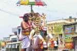 தீர்த்தவாரிக்கு வெள்ளை குதிரையில் புறப்பட்ட வீரஅழகர்
