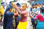 மஞ்சள் தண்ணீர் ஊற்றும் விழா மானாமதுரையில் கொண்டாட்டம்