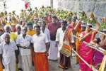 கோட்டை பூவாத்தம்மனுக்கு பால் அபிஷேகம்