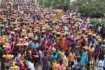 மாரியம்மன் கோவில் ஆடித்திருவிழா: பெண்கள் மாவிளக்கு ஊர்வலம்