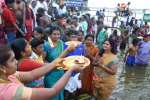 காவிரி கரையோரங்களில் களைகட்டிய ஆடிப்பெருக்கு