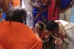 மேட்டுப்பட்டி கிராமத்தில், பெண்ணுக்கு நாகப்பாம்பு பிறக்கும் ஜோதிடர் ஆரூடத்தால் திரண்ட மக்கள்