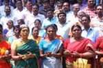 உச்சநீதிமன்ற தீர்ப்புக்கு எதிராக.. வத்தலக்குண்டு ஐயப்பன் கோயிலில் தீபமேந்தி பெண்கள் முழக்கம்