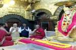 சாய்பாபாவின் 100வது சமாதி தினம்: ஷீரடியில் மோடி வழிபாடு