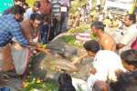 ஊர்ந்து சென்ற விஸ்வரூப கோதண்டராமர் சிலை