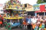 அய்யலுாரில் இருந்து பழநிக்கு முதுகில் தேர் இழுக்கும் பூசாரி