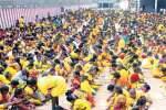 மண் சோறு சாப்பிட்டு பக்தர்கள் நேர்த்திக்கடன்