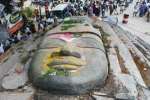 கோதண்டராமர் சிலைக்காக மார்க்கண்டேய நதியில், தற்காலிக சாலை