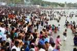 தை அமாவாசை: ராமேஸ்வரம் அக்னி தீர்த்த கடலில் குவிந்த பக்தர்கள்