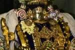 திருக்கோஷ்டியூர் தெப்ப உற்ஸவம்:  தீபம் ஏற்றி பெண்கள் வழிபாடு