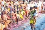 பிளேக் மாரியம்மன் கோவிலில் குண்டம் இறங்கி பக்தர்கள் வழிபாடு