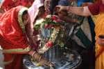 கங்காதீஸ்வரர் கோவிலில் பக்தர்கள் பாலாபிஷேகம்
