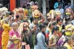 காமாட்சியம்மன் கோயிலில் தீர்த்த குடம் எடுத்து பக்தர்கள் வழிபாடு