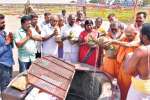 மழை வேண்டி வைகையில் சிறப்பு வருண பூஜை