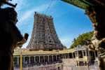மீனாட்சி கோயிலில் முதியோருக்கு தனி வரிசை: நீதிமன்றம் உத்தரவு