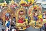 மாரியம்மன் கோவிலில் பக்தர்கள் நேர்த்திக்கடன்