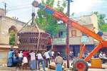 பண்ருட்டி வரதராஜ பெருமாள் கோவில் தேருக்கு சக்கரம் பொருத்தும் பணி
