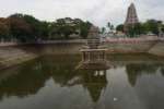 சைதாப்பேட்டைகாரணீஸ்வரர் கோவில் நீர் நிறைந்த குளம்