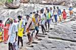 சதுரகிரி வரும் பக்தர்களே.. உணவு, தண்ணீருடன் வாருங்கள்