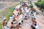 மழை வேண்டி மண் சோறு சாப்பிட்டு நேர்த்திக்கடன்