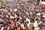 அத்தி வரதர் ’டோனர் பாஸ்’ பெறுவதில் தள்ளுமுள்ளு