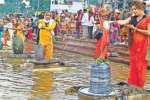 நாக பஞ்சமியை முன்னிட்டு ஜபல்பூர் கோவிலில் சிவலிங்க அபிஷேகம்