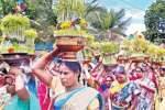 ஆர்.எஸ்.மங்கலம் முத்துமாரியம்மன் கோவில் முளைப்பாரி ஊர்வலம்
