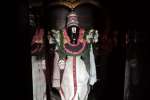 பெருமாள் சிலை மீது சூரிய ஒளி: பக்தர்கள் பரவசம்