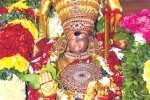 மதுரை மீனாட்சி அம்மன் கோயிலில் பிட்டுக்கு மண் சுமந்த லீலை