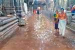ராமேஸ்வரம் கோயில் பிரகாரத்தில் மழை நீர்