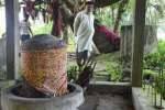 ஹிந்து கோவிலை பராமரிக்கும் முஸ்லிம் முதியவர்