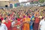 காமாட்சி அம்மன் கோயிலுக்கு பக்தர்கள் பால்குடம்