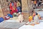 குன்றத்து கோயிலில் இடம் பிடித்த பக்தர்கள்