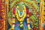 ‘சுவீட்’ அலங்காரத்தில் ஆயிரங்கண் மாரியம்மன்