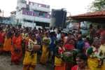 மாரியம்மன் கோவில் பூச்சாட்டு திருவிழா: பக்தர்கள் நேர்த்திக்கடன்