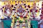 மூவுலகரசியம்மன் கோவிலில் ஐயப்பனுக்கு புஷ்பாபிஷேகம்