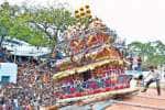 மும்மூர்த்திகளின் கோபுரமாகும் திருச்சப்பரம்: பாரம்பரியத்தை கைவிடாத மலைவாழ் மக்கள்
