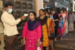 வடபழநி கோவிலில் பக்தர்களுக்கு பரிசோதனை: கொரோனா தடுப்பு நடவடிக்கை