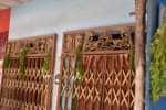வீடுகளில் வேப்பிலை தோரணம் மஞ்சள் தண்ணீர் தெளித்து சுத்தம்