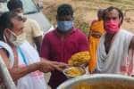 கிராமத்தினருக்கு உணவளித்த சிதம்பரம் கோயில் தீட்சிதர்கள்