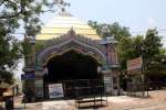 தி.மலையில் திடீர் பக்தர் கூட்டம் :2 சிவாச்சாரியார்கள் மீது வழக்கு
