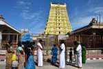 சூரிய கிரகணம்: ராமேஸ்வரம் கோயில் வாசலில் பக்தர்கள் தரிசனம்