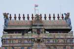 சிதம்பரம் நடராஜர் கோவில் கோபுரத்தில் தேசியக்கொடி ஏற்றம்