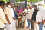 கோவிலுக்கு பூஜை பொருள் முஸ்லிம்களின் நல்லிணக்கம்