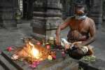 சிறப்பு பூஜையுடன் கோவில்கள் திறப்பு: பக்தர்கள் தரிசனம்