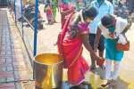 காரைக்குடி கோயில் வாசலில் மஞ்சள் தண்ணீர்