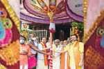திருப்பதி கோவிலில் திருக்குடைகள் சமர்ப்பணம்