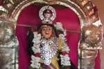 மகாலட்சுமி அலங்காரத்தில் கோமதி அம்மன் அருள்பாலிப்பு