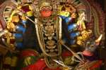 மகிஷாசுரமர்த்தினி அலங்காரத்தில் தஞ்சை பெரியநாயகி அம்மன்