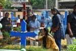 கல்லறை திருநாளில் கிருஸ்துவர்கள் அஞ்சலி
